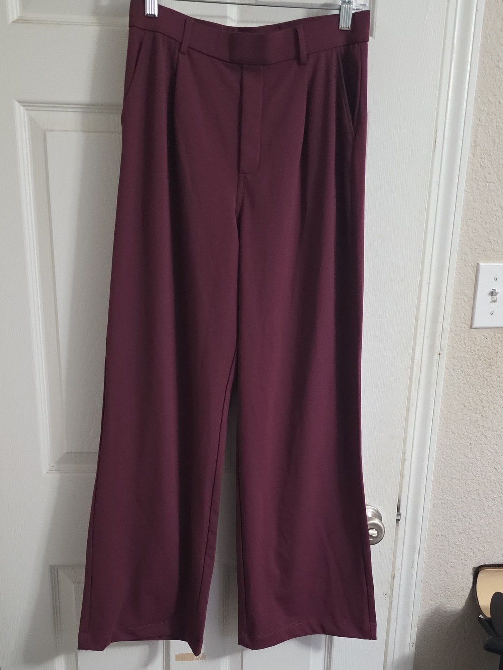HALARA Wide-Leg Trousers in Burgundy